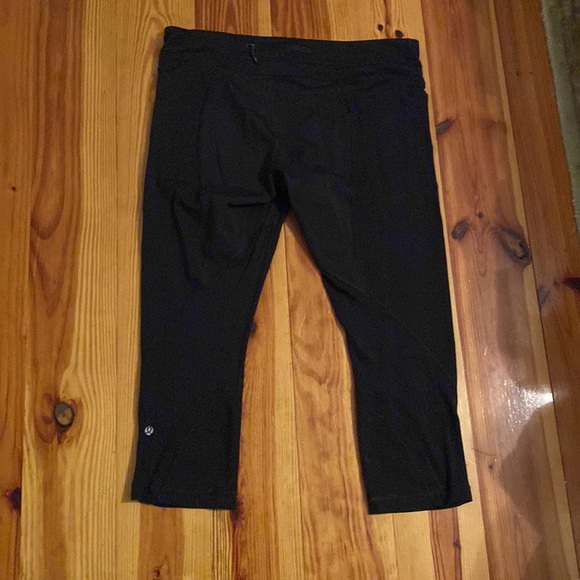 Lululemon size 12 crop leggings - Picture 2 of 5